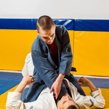 brazilian-jiujitsu-grappling-training-men-selfdefense-gym-2